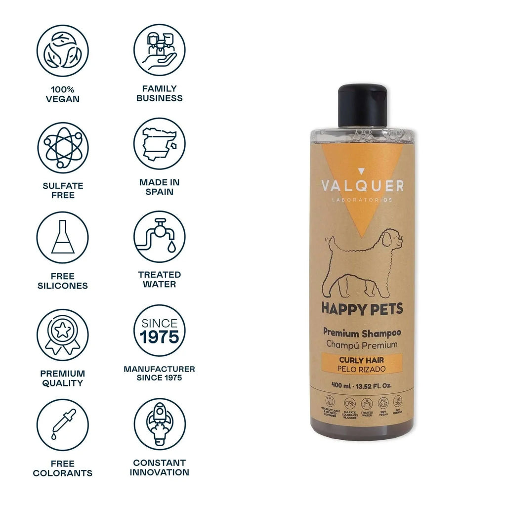 Primer plano del producto para el cuidado del pelaje rizado (Gama Curly M!mado) que muestra el resultado de rizos definidos, suaves y sin encrespamiento. Destaca que es 0% sulfatos, sales ni siliconas, reforzando la +CALIDAD y el cuidado natural. La solución ideal para que tu Mimado de pelaje rizado tenga un +VIDA con brillo y suavidad.