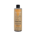 Primer plano del producto para el cuidado del pelaje rizado (Gama Curly M!mado) que muestra el resultado de rizos definidos, suaves y sin encrespamiento. Destaca que es 0% sulfatos, sales ni siliconas, reforzando la +CALIDAD y el cuidado natural. La solución ideal para que tu Mimado de pelaje rizado tenga un +VIDA con brillo y suavidad.